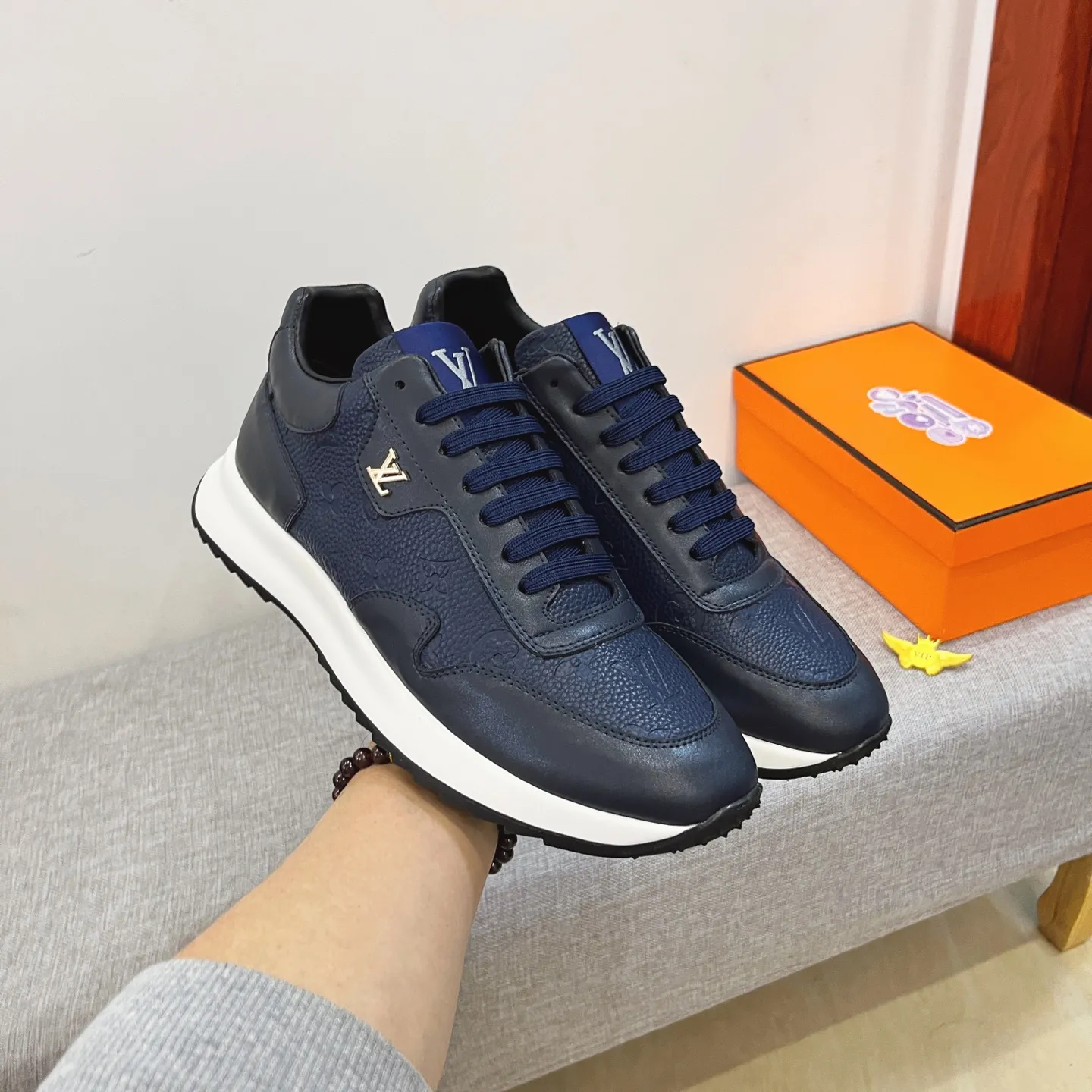 Men's shoes 💰 460💰【LV】🔥Louis Vuitton, high-end men's shoes brand official website 1:1 latest masterpiece: uppers are made of Italian imported first-layer cowhide with comfortable and breathable lining➕original non-slip and wear-resistant outsole🔥, making walking more convenient and comfortable! An exclusive new model, a stunning work, a beautiful 1:1 replica [color] compared to the official quality! Create a fashionable personality to set off your uniqueness! A must-have for trendy men! Classic🔥Size: 38-44 Color: 🔥Multiple colors available🔥.